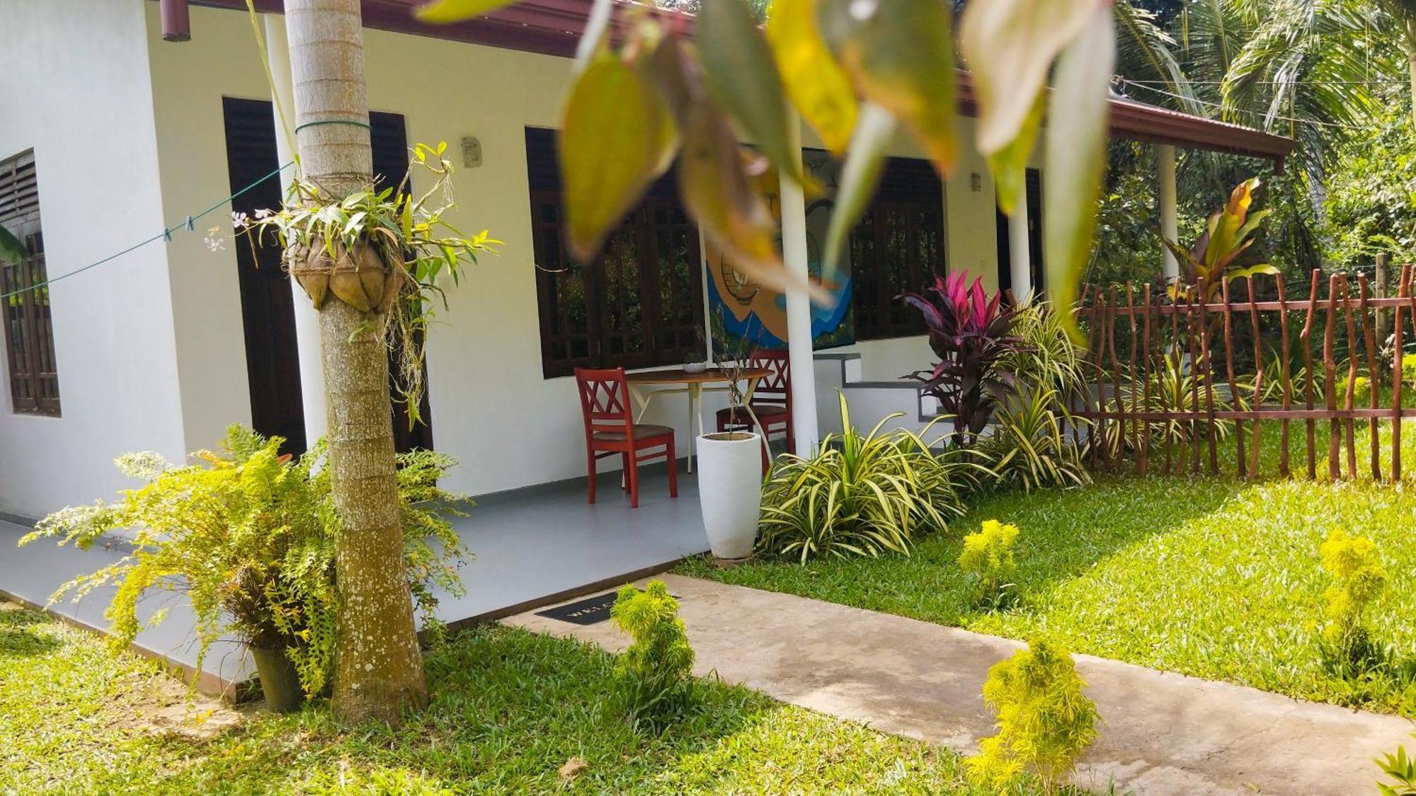 Eco Nest Marakolliya Bed & Breakfast Tangalle Bagian luar foto